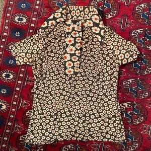 Funky 1970s floral dagger collar top